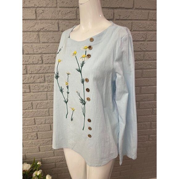 Light Blue Floral with Button Detail Blouse Size L - Picture 3 of 5